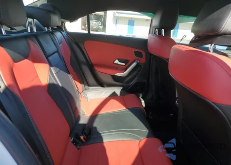 2021 Mercedes-Benz A 220 4Matic z USA, uszkodzony, nr VIN W1K3G4FB2MJ270247